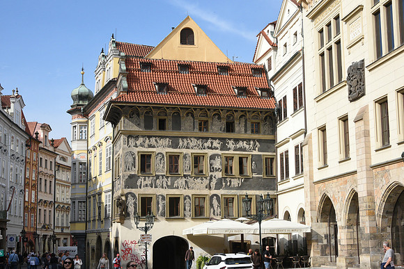 Dum Uminity in Old Town