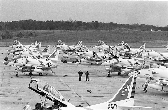 VT-7 flight line, NAS Meridian