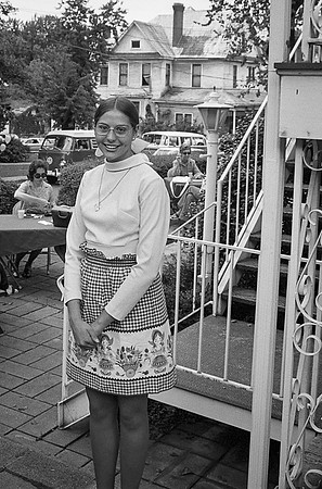 La Maison Rose waitress