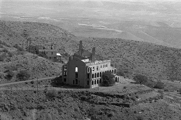 Mine shaft building