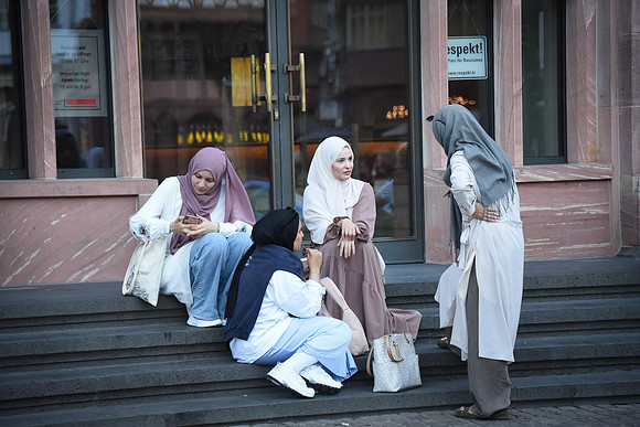 Group on the Steps, Frankfurt