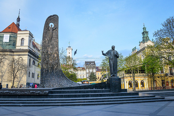 T. Shevchenko Monument in Svobody Avenue